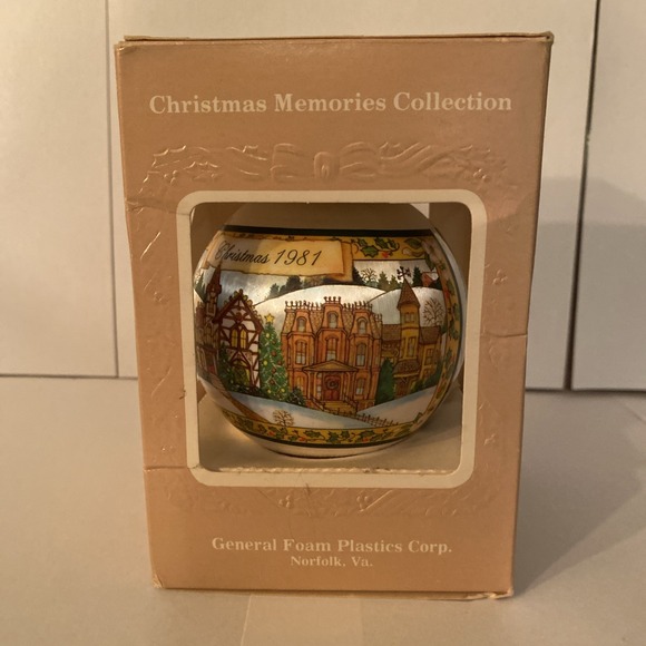 Christmas Memories Collection 1981 Satin Ornament Christmas Village - Picture 4 of 4
